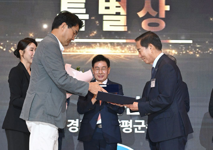 [거창=뉴시스] 거창군 화장시설 건립 제1회 리부팅 지방시대 특별상 수상 (사진=거창군 제공) 2025. 09. 15. photo@newsis.com&nbsp; *재판매 및 DB 금지