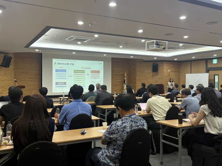 [세종=뉴시스] 한국농업기술진흥원(농진원)은 지난 11일부터 이틀간 전북 부안군에서 '디지털육종 활용 정보시스템 활성화 워크숍'을 개최했다고 15일 밝혔다. (사진=농진원 제공) 2025.09.25. photo@newsis.com *재판매 및 DB 금지