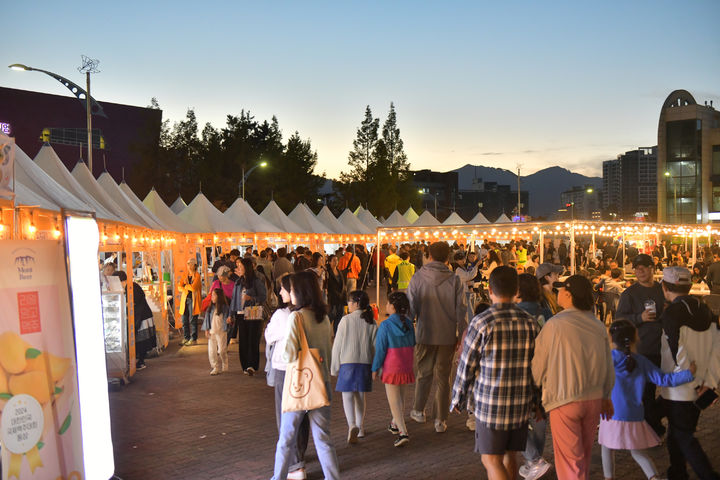 [속초=뉴시스] 지난해 속초음식축제 행사 전경.(사진=속초시 제공)photo@newsis.com *재판매 및 DB 금지