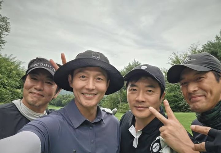 [서울=뉴시스] 배우 이정진이 권상우, 이종혁, 오지호와 친분을 뽐냈다. (사진=이정진 인스타그램 캡처) 2025.09.15. photo@newsis.com&nbsp; *재판매 및 DB 금지