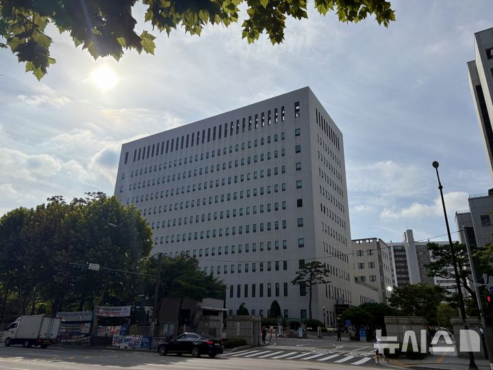 [서울=뉴시스] 한이재 기자 = 15일 오전 서울남부지검 전경이 보이고 있다. 2025.09.15. nowone@newsis.com