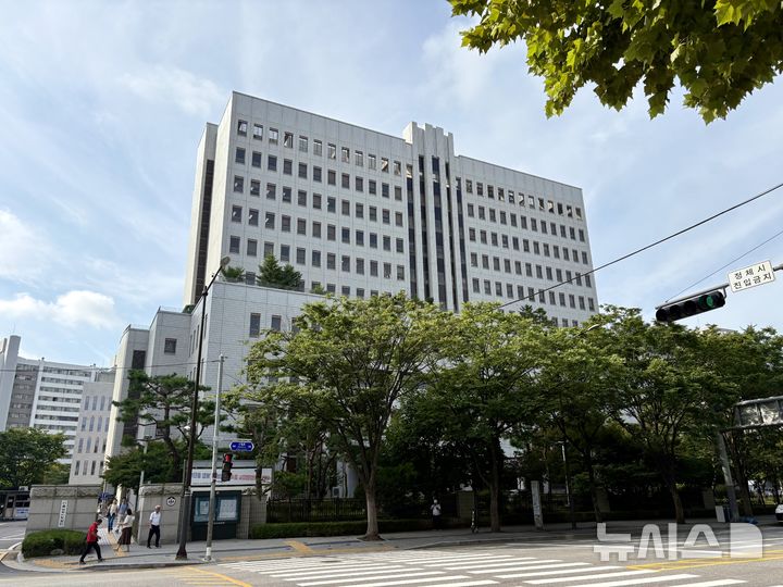 [서울=뉴시스] 한이재 기자 = 15일 오전 서울남부지법 전경이 보이고 있다. 2025.09.15. nowone@newsis.com