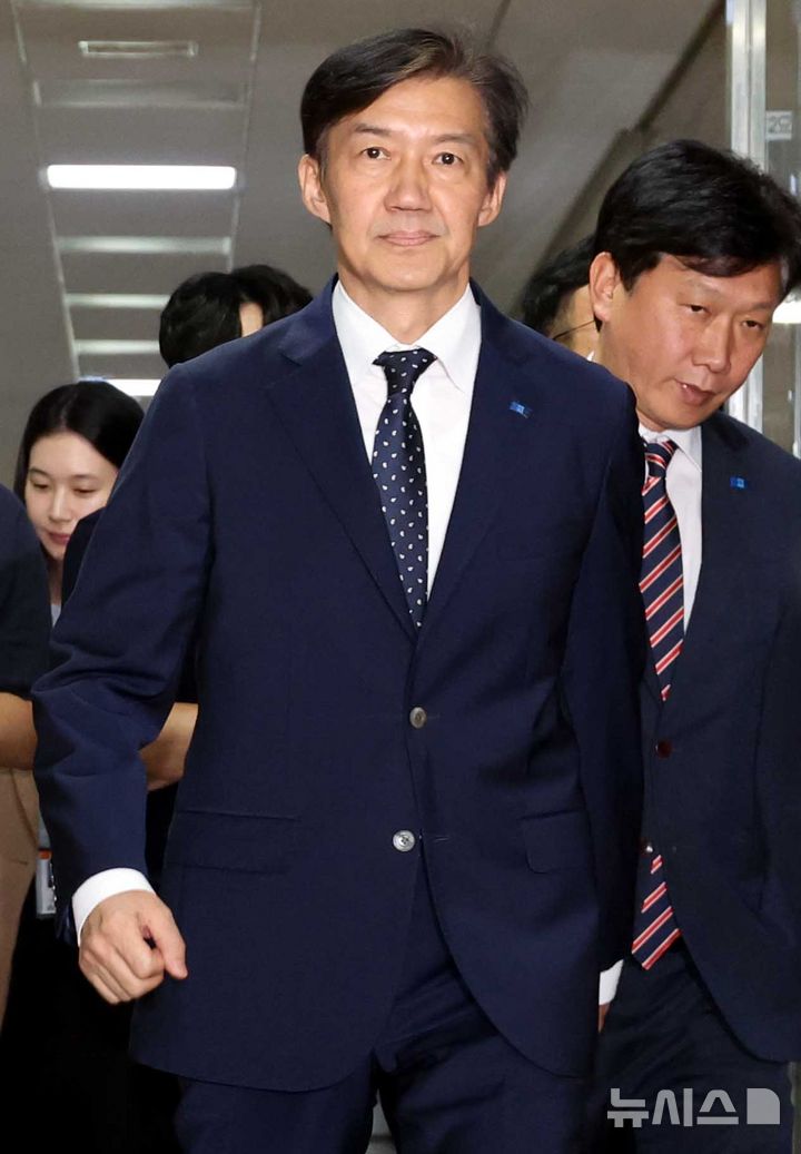 [서울=뉴시스] 조성봉 기자 = 조국 조국혁신당 비상대책위원장이 15일 오전 서울 여의도 국회에서 열린 비상대책위원회의에 참석하고 있다. 2025.09.15. suncho21@newsis.com