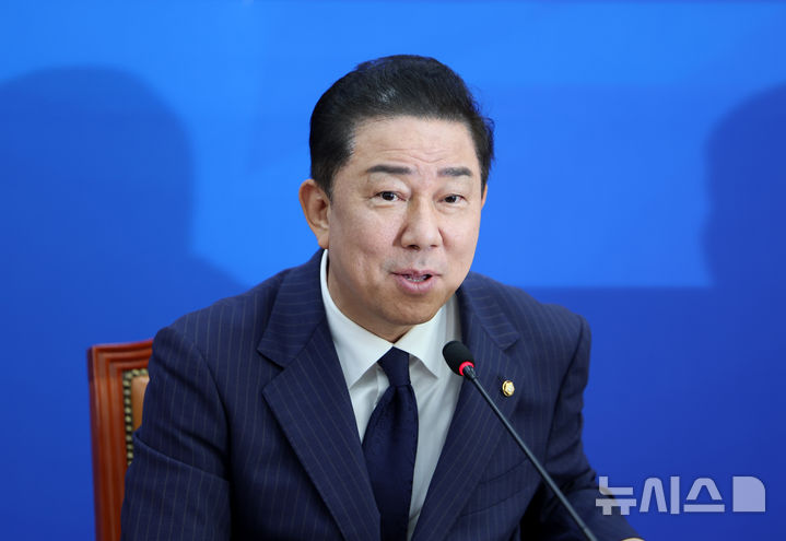 [서울=뉴시스] 김명년 기자 = 김병기 더불어민주당 원내대표가 15일 오전 서울 여의도 국회에서 열린 '산업재해예방TF 중대재해 예방을 위한 노동안전 종합대책 발표'에서 발언하고 있다. 2025.09.15. kmn@newsis.com