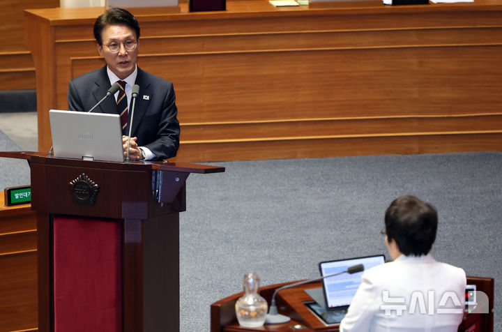 [서울=뉴시스] 김금보 기자 = 김민석 국무총리가 15일 오후 서울 여의도 국회에서 열린 제429회국회(정기회) 제5차 본회의에서 임이자 국민의힘 의원 대정부 질문에 답하고 있다. 2025.09.15. kgb@newsis.com
