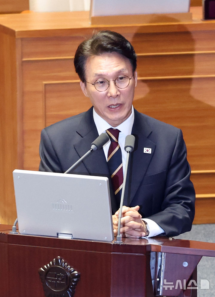 [서울=뉴시스] 김금보 기자 = 김민석 국무총리가 15일 오후 서울 여의도 국회에서 열린 제429회국회(정기회) 제5차 본회의에서 임이자 국민의힘 의원 대정부 질문에 답하고 있다. 2025.09.15. kgb@newsis.com