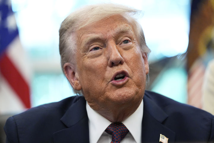 [워싱턴=AP/뉴시스] 사진은 도널드 트럼프 미국 대통령이 지난 15일(현지 시간) 미국 워싱턴DC 백악관 집무실에서 발언하고 있는 모습. 2025.09.16.