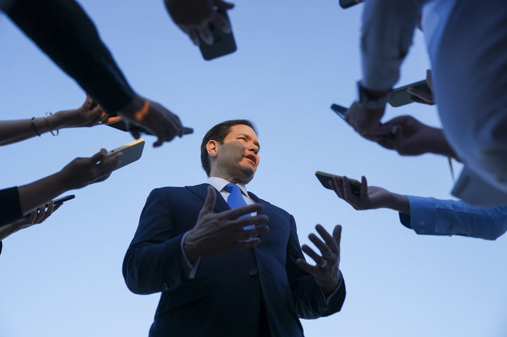 [텔아비브=AP/뉴시스]마코 루비오 미국 국무장관이 지난달 16일(현지 시간) 텔아비브 인근 벤구리온 국제공항에서 카타르로 떠나기 전 기자회견하고 있다. 2025.10.06.