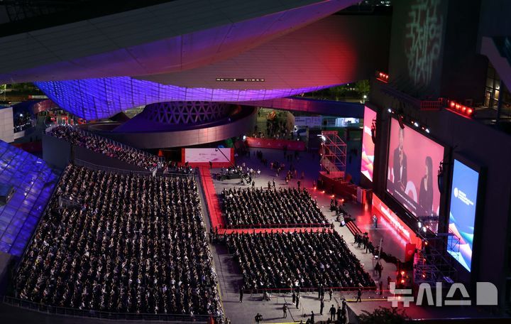 더 화려하고 치열한 서른살…오늘 부산은 영화가 된다