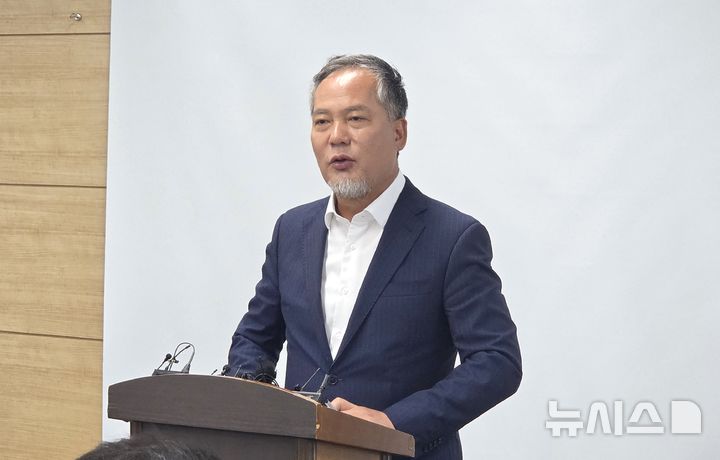 [전주=뉴시스]윤난슬 기자 = 민간 개발 사업자인 자광 전은수 회장이 16일 전주시청에서 기자회견을 열어 "전주 관광타워복합사업이 이달 말 전주시의 최종 사업계획 승인을 앞두고 있다"고 밝혔다. 2025.09.16. photo@newsis.com 