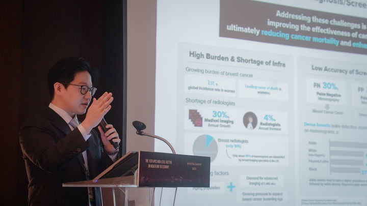 [서울=뉴시스] 의료 인공지능(AI) 기업 루닛은 오는 17일까지 서울 신라호텔에서 열리는 '제15차 APEC 보건과 경제 고위급 회의(APEC High-Level Meeting on Health and the Economy·APEC HLMHE)' 및 연계행사인 ‘세계바이오써밋 2025(World Bio Summit 2025)’에서 한국 기업을 대표해 주요 세션을 진행했다고 16일 밝혔다. (사진=루닛 제공) 2025.09.16. photo@newsis.com *재판매 및 DB 금지