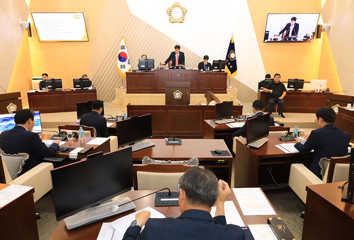 삼척시의회(의장 권정복)는 16일 시의회 본회의장에서 제266회 삼척시의회 임시회를 개회하고 있다. (사진=삼척시의회 제공) *재판매 및 DB 금지