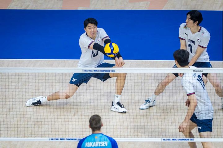 16일 필리핀 케손시티에서 열린 2025 FIVB 세계남자배구선수권대회 C조 조별리그 2차전에서 아르헨티나와 경기를 치르는 한국 남자 배구대표팀. (사진=FIVB 홈페이지 캡처). 2025.09.16. *재판매 및 DB 금지