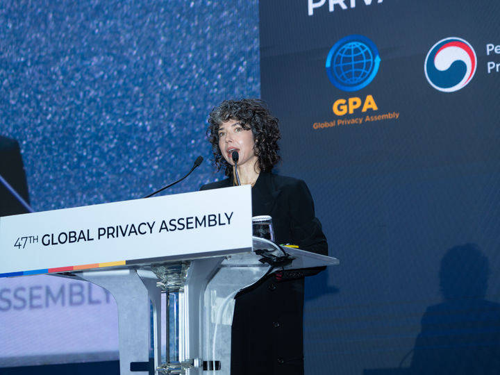 메레디스 휘태커 시그널 재단 회장이 16일 서울 그랜드하얏트에서 막을 올린 글로벌 프라이버시 총회(GPA) 기조연설하고 있다(사진=개인정보위 제공) *재판매 및 DB 금지