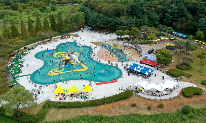 [안산=뉴시스] 호수공원 가족친수놀이터. (사진=안산시 제공) 2025.09.16. photo@newsis.com *재판매 및 DB 금지