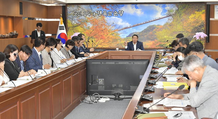 [순창=뉴시스] 지난 15일 최영일 순창군수 주재로 '제20회 순창 장류축제 추진상황 최종보고회'가 진행 중이다. *재판매 및 DB 금지