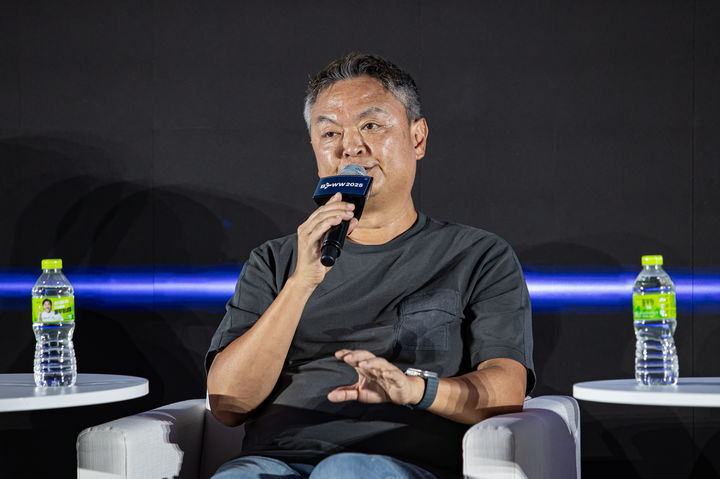 [서울=뉴시스] 16일 서울 삼성 코엑스에서 열린 'BCWW 2025' 스페셜 세션 '두 거장이 그린 K드라마, 세계를 향한 이야기'에 참석한 강윤성 감독(사진=한국콘텐츠진흥원 제공) 2025.09.16 photo@newsis.com *재판매 및 DB 금지