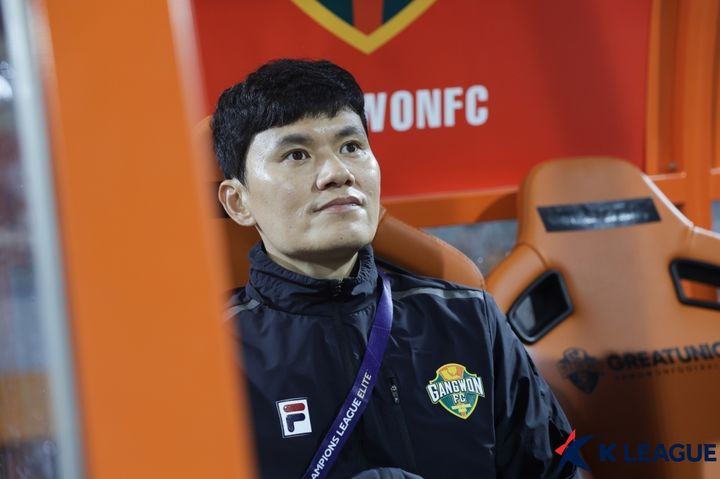 [서울=뉴시스] 프로축구 K리그1 강원FC의 정경호 감독. (사진=한국프로축구연맹 제공) *재판매 및 DB 금지