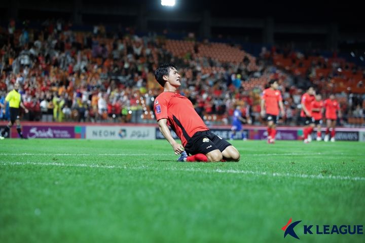 [서울=뉴시스] 프로축구 K리그1 강원FC의 구본철. (사진=한국프로축구연맹 제공) *재판매 및 DB 금지