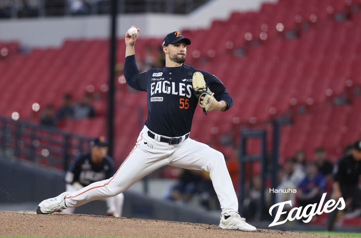 [서울=뉴시스] 프로야구 한화 이글스 라이언 와이스가 16일 광주-기아챔피언스필드에서 열린 2025 신한 쏠뱅크 KBO리그 KIA 타이거즈와의 경기에 선발 등판해 공을 던지고 있다. (사진=한화 이글스 제공) 2025.09.16. *재판매 및 DB 금지