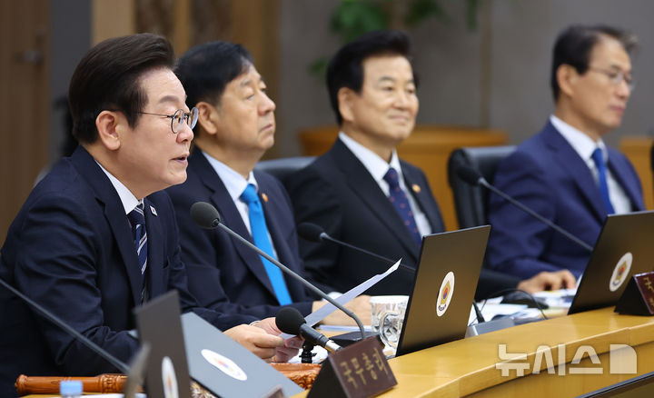 [세종=뉴시스] 고범준 기자 = 이재명 대통령이 16일 세종시 정부세종청사에서 열린 제42회 국무회의에서 발언하고 있다. (대통령실통신사진기자단) 2025.09.16. bjko@newsis.com