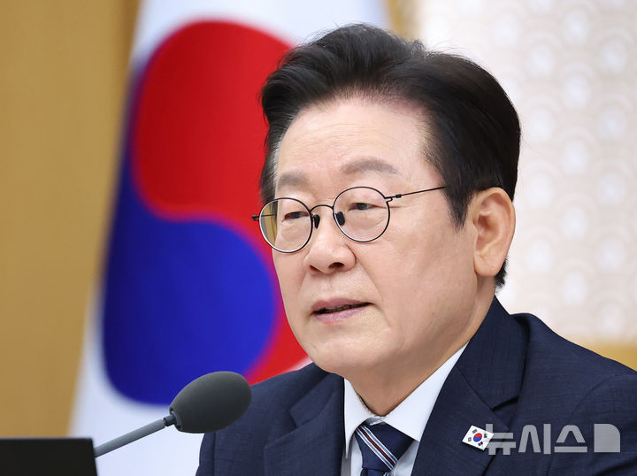 [세종=뉴시스] 고범준 기자 = 이재명 대통령이 16일 세종시 정부세종청사에서 열린 제42회 국무회의에서 발언하고 있다. (대통령실통신사진기자단) 2025.09.16. bjko@newsis.com