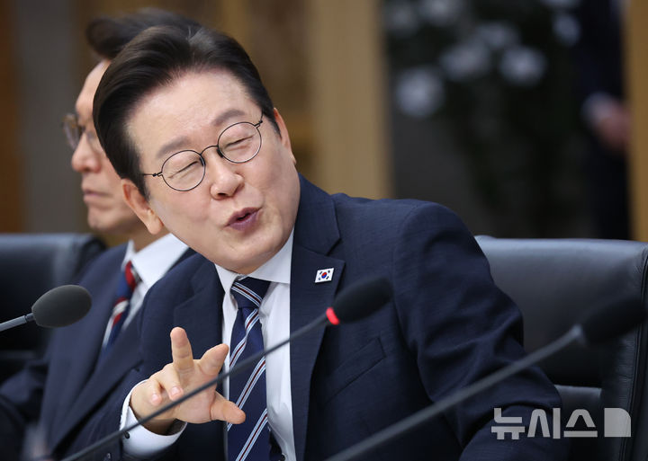 [세종=뉴시스] 고범준 기자 = 이재명 대통령이 16일 세종시 정부세종청사에서 열린 제42회 국무회의에서 발언하고 있다. (대통령실통신사진기자단) 2025.09.16. bjko@newsis.com