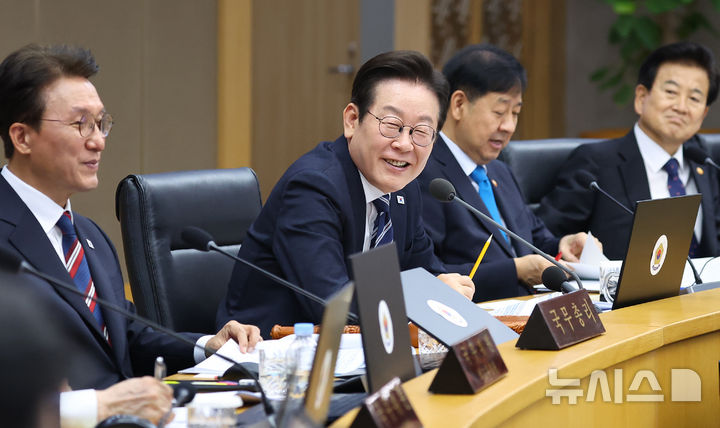 [세종=뉴시스] 고범준 기자 = 이재명 대통령이 16일 세종시 정부세종청사에서 열린 제42회 국무회의에서 발언하고 있다. (대통령실통신사진기자단) 2025.09.16. bjko@newsis.com