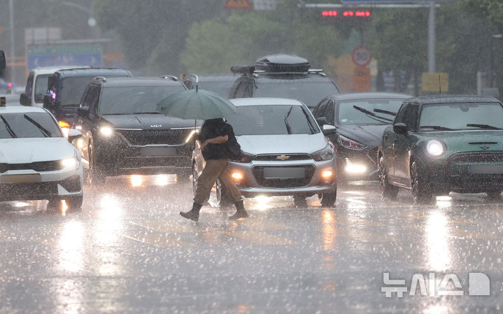 충남권 일부 지역 한때 비…서해안·고지대 '강풍 주의'