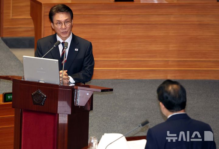 [서울=뉴시스] 조성봉 기자 = 김민석 국무총리가 16일 서울 여의도 국회에서 열린 제429회국회(정기회) 제6차 본회의 외교통일안보에 관한 대정부질문에서 배준영 국민의힘 의원의 질의에 답변하고 있다.  2025.09.16. suncho21@newsis.com