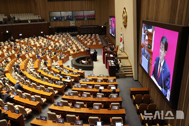 [서울=뉴시스] 조성봉 기자 = 김민석 국무총리가 16일 서울 여의도 국회에서 열린 제429회국회(정기회) 제6차 본회의 외교통일안보에 관한 대정부질문에서 배준영 국민의힘 의원의 질의에 답변하고 있다. 2025.09.16. suncho21@newsis.com