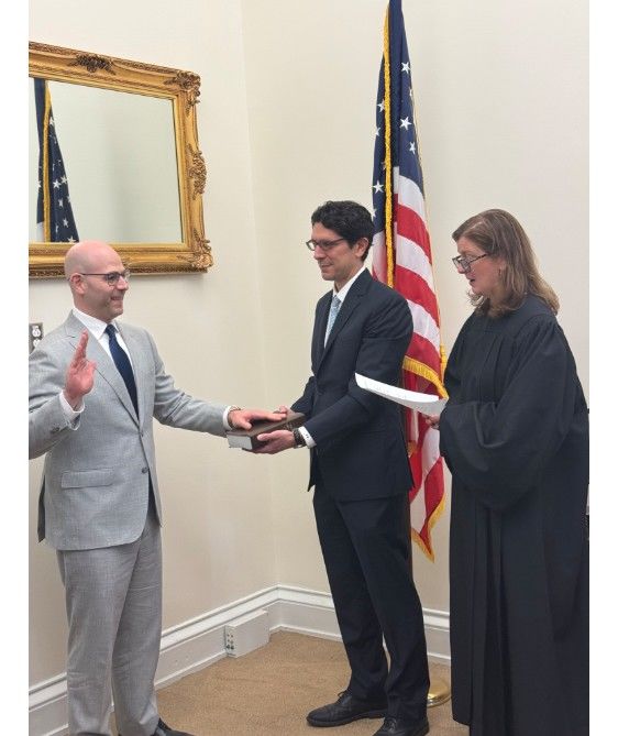 [워싱턴=뉴시스]도널드 트럼프 미국 대통령이 지명한 스티븐 마이런 미 연방준비제도(Fed·연준) 이사가 16일(현지 시간) 취임 선서를 하고 공식 취임했다. (사진=연준 홈페이지). 2025.09.17. *재판매 및 DB 금지