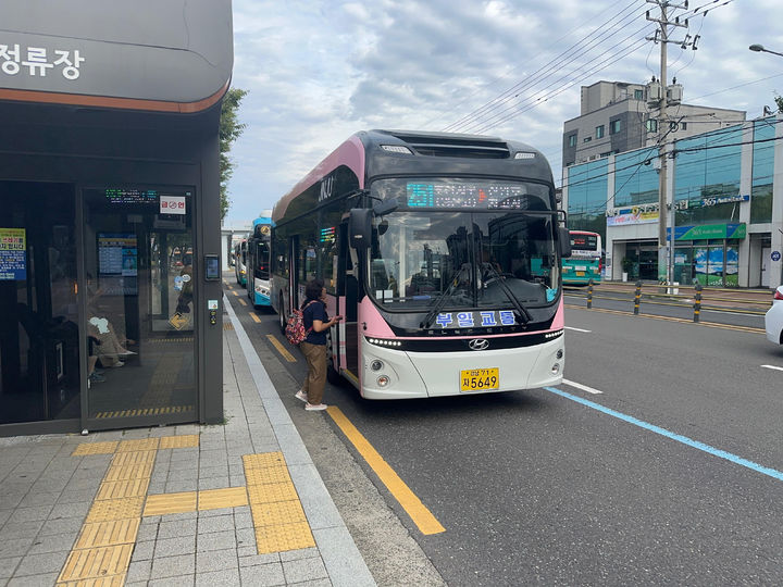 [진주=뉴시스]진주시, 시내버스 운행 모습.(사진=진주시 제공).2025.09.17.photo@newsis.com *재판매 및 DB 금지