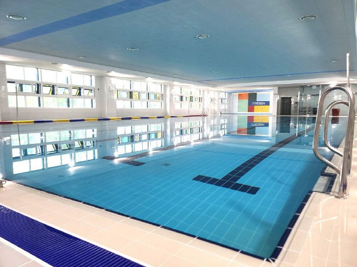 [서울=뉴시스] 이태원초등학교 수영장. 2025.09.17. (사진=용산구 제공) *재판매 및 DB 금지