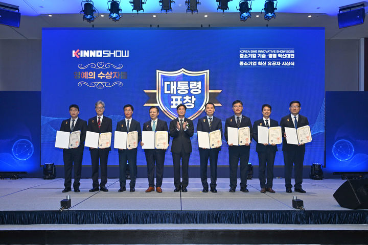 (왼쪽 세번째)장석준 이노테크 대표이사. (사진=이노테크) *재판매 및 DB 금지