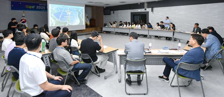 [횡성=뉴시스] 혁신주니어보드 성과보고회 모습. (사진=횡성군 제공) 2025.09.17. photo@newsis.com *재판매 및 DB 금지