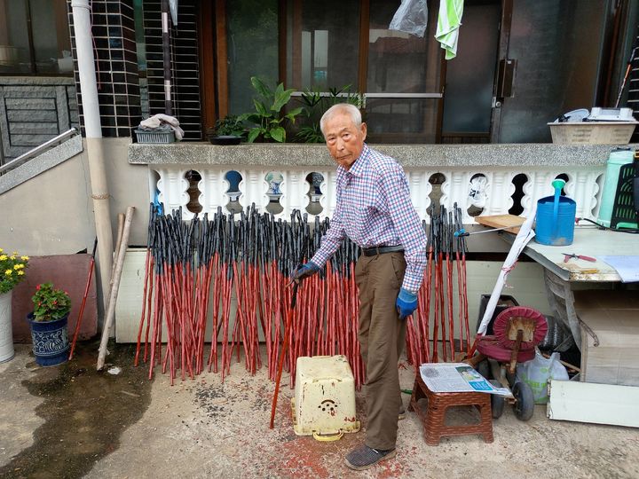 어르신이 어르신께…88세 노인 '장수지팡이' 134개 만들어 기증