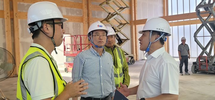 [안동 경주=뉴시스] 이철우 경북지사가 16일 오후 APEC 주요행사장인 국립경주박물관을 점검하고 있다. (사진=경북도 제공) 2025.09.17. photo@newsis.com *재판매 및 DB 금지