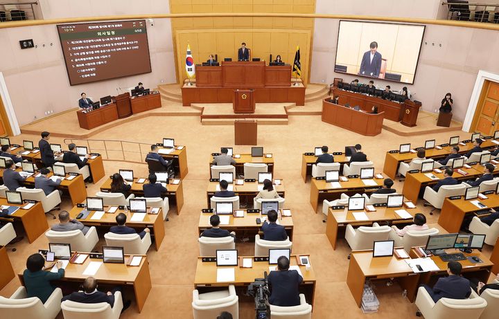 [대전=뉴시스] 조명휘 기자 = 대전시의회가 17일 제290회 임시회를 열어 안건을 심의·의결하고 있다. (사진= 대전시의회 제공) 2025.09.17. photo@newsis.com *재판매 및 DB 금지