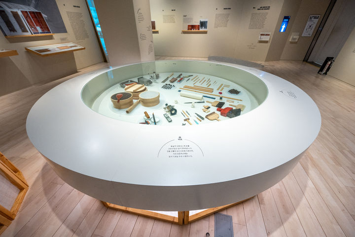 [서울=뉴시스] 17일 국립민속박물관 기획전시실 2에서 열리는 특별전 '다시 만난 하늘: 보물 신·구법천문도 복원기' (사진=국립민속박물관 제공) 2025.09.17. photo@newsis.com  *재판매 및 DB 금지