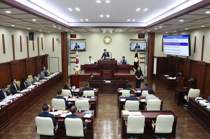 [광명=뉴시스] 경기 광명시의회가 17일 제295회 임시회 제2차 본회의를 열고 있다. (사진=광명시의회 제공) 2025.09.17. photo@newsis.com *재판매 및 DB 금지