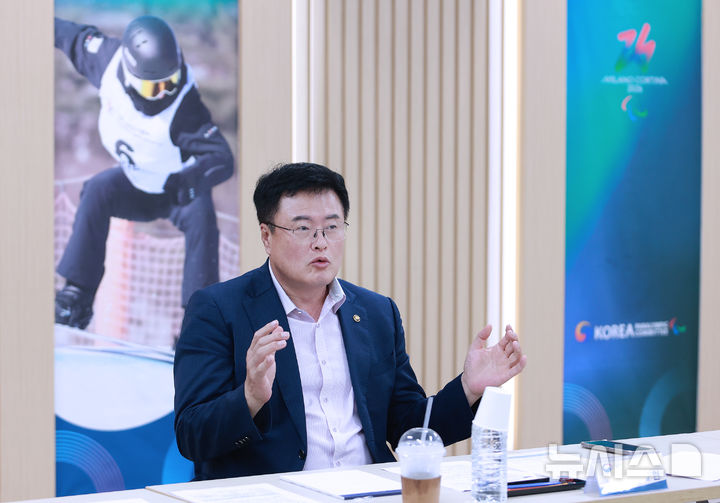 [서울=뉴시스]문화체육관광부 김대현 제2차관이 9월 17일(수), 대한장애인체육회를 방문해 선수 지원 상황을 청취하고 있다. (사진=대한장애인체육회 제공)