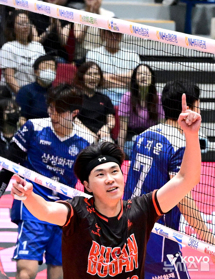 [서울=뉴시스]프로배구 OK저축은행 전광인. (사진=KOVO 제공)