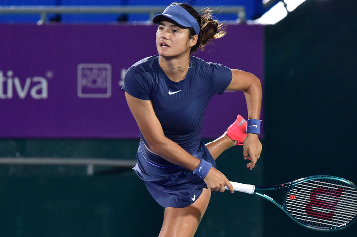 [서울=뉴시스] 에마 라두카누(영국)가 17일 서울 송파구 올림픽공원 테니스 코트에서 열린 여자프로테니스(WTA) 투어 코리아오픈 단식 1회전에서 재클린 크리스티안(루마니아)와 경기를 하고 있다. (사진 = 코리아오픈 대회 조직위원회 제공) *재판매 및 DB 금지