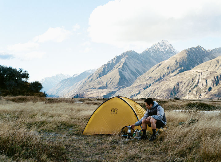[유통가 새 얼굴] 박보검·스티븐 연, 아웃도어 브랜드서 탐험과 자연의 가치 전한다