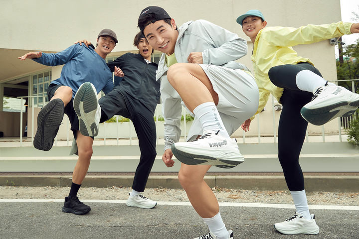 [유통가 새 얼굴] 박보검·스티븐 연, 아웃도어 브랜드서 탐험과 자연의 가치 전한다