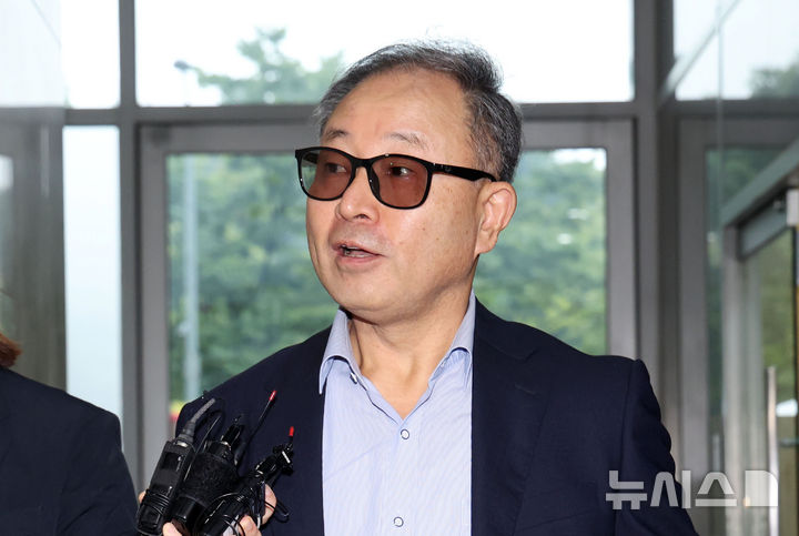 [서울=뉴시스] 홍효식 기자 = 한석훈 전 국가인권위원회 비상임위원이 17일 오전 서울 서초구 순직해병 특검 사무실에 참고인 신분으로 조사를 받기 위해 출석하고 있다. 2025.09.17. yesphoto@newsis.com