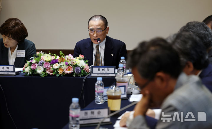 [서울=뉴시스] 조성우 기자 = 위성락 국가안보실장이 17일 오전 서울 중구 한국프레스센터에서 열린 한국신문방송편집인협회 간담회에서 발언하고 있다. 2025.09.17. xconfind@newsis.com