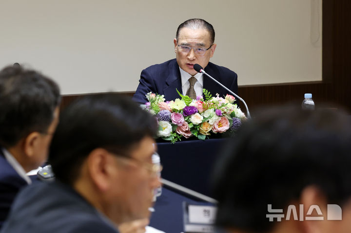 [서울=뉴시스] 조성우 기자 = 위성락 국가안보실장이 17일 오전 서울 중구 한국프레스센터에서 열린 한국신문방송편집인협회 간담회에서 발언하고 있다. 2025.09.17. xconfind@newsis.com