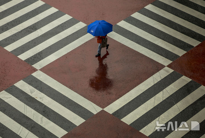 낮 최고 15도 '포근'…남부 등 곳곳 비·강원 산지 눈[오늘날씨]